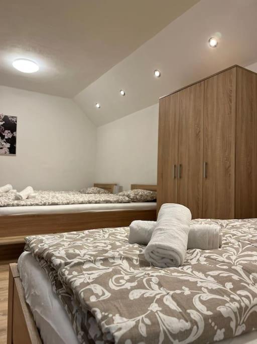 Bada Bing Plaza Apartment Bratislava Bagian luar foto