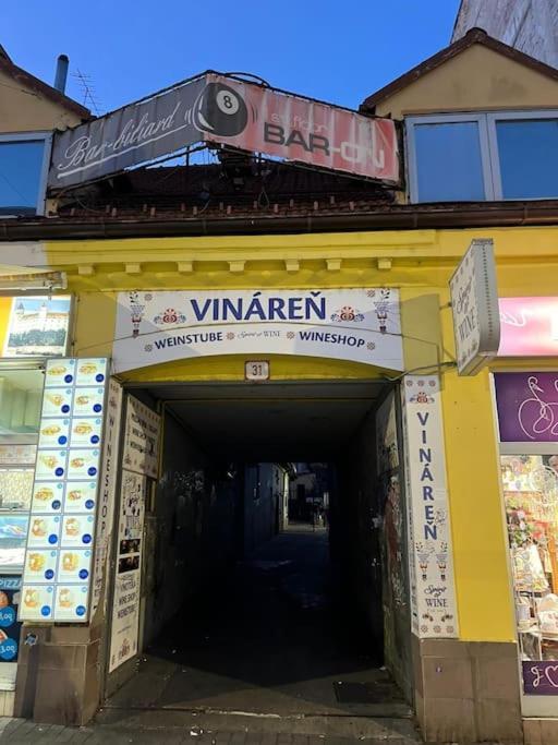 Bada Bing Plaza Apartment Bratislava Bagian luar foto