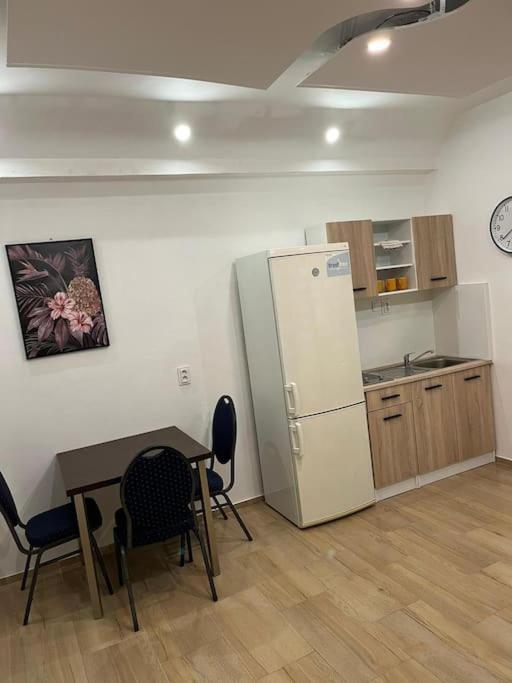 Bada Bing Plaza Apartment Bratislava Bagian luar foto